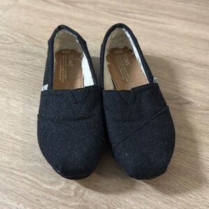 Women’s fleece-lined Toms, US size 6.5